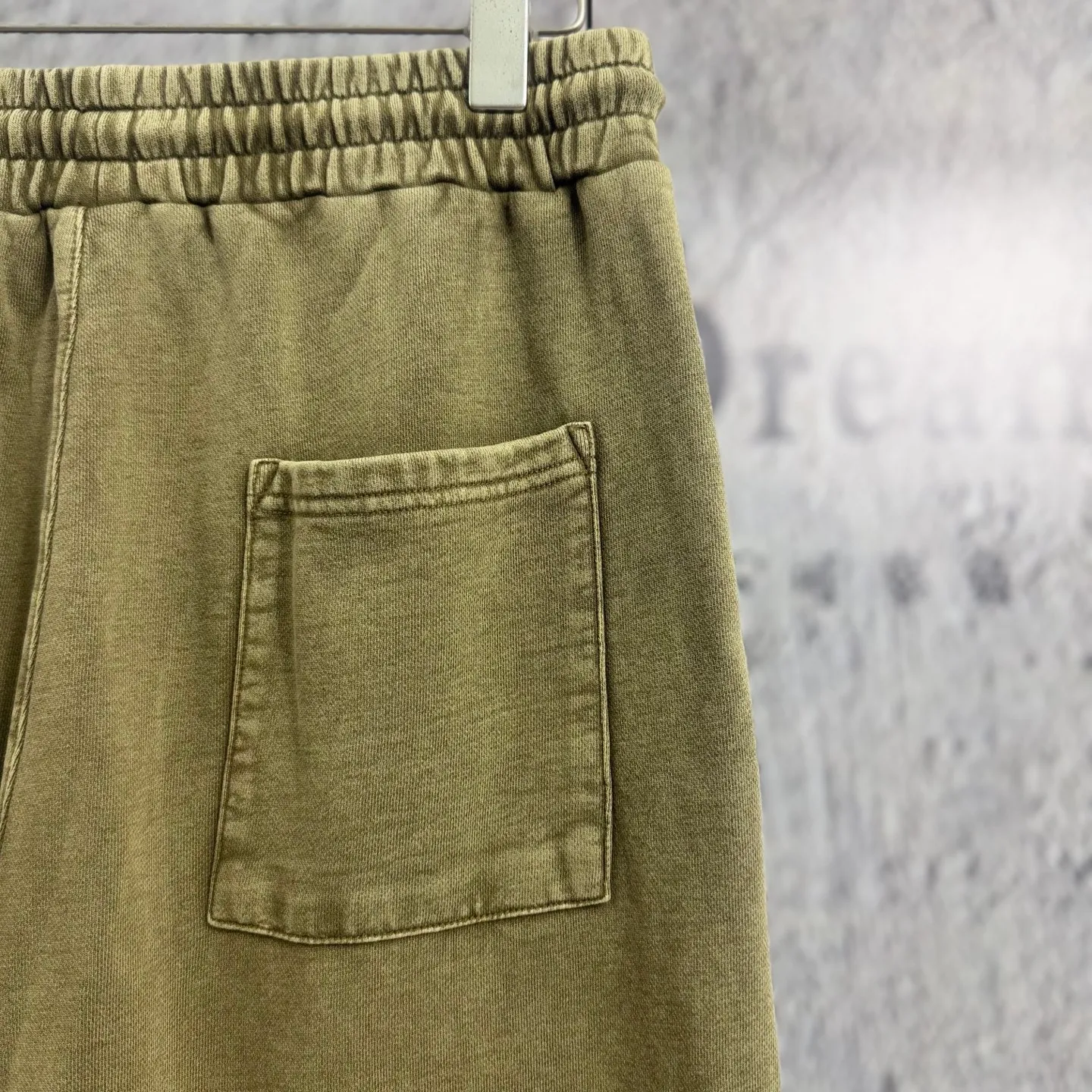 "𝙉𝙚𝙬⚜️Western Queen" 2026 Autumn and Winter New Arrival sweatpants 100% cotton distressed fried snowflakes, flocking print, wide-leg trousers Color: Black Blue green coffee, Sizes: S M L XL XXL Buy now 👉 Buy now 👉 Buy now 👉